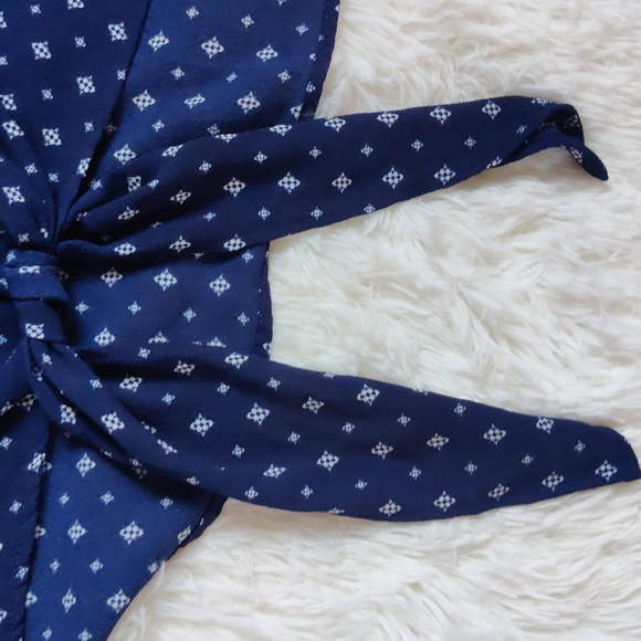 E&M Sleeveless Blouse - Picture 3 of 5